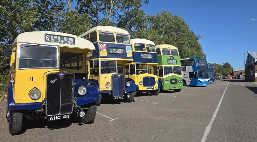 Vintage buses return to Eastbourne for popular Running Day - Eastbourne Newspaper